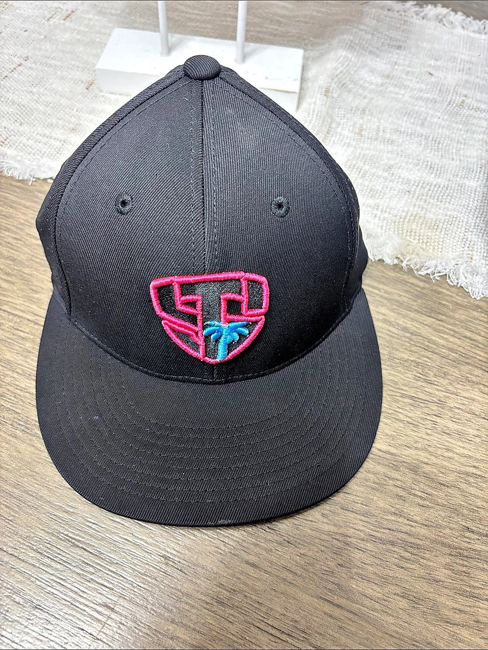 Capanamerica Premium Line Embroidered Logo Hat in Black S-M Like New
